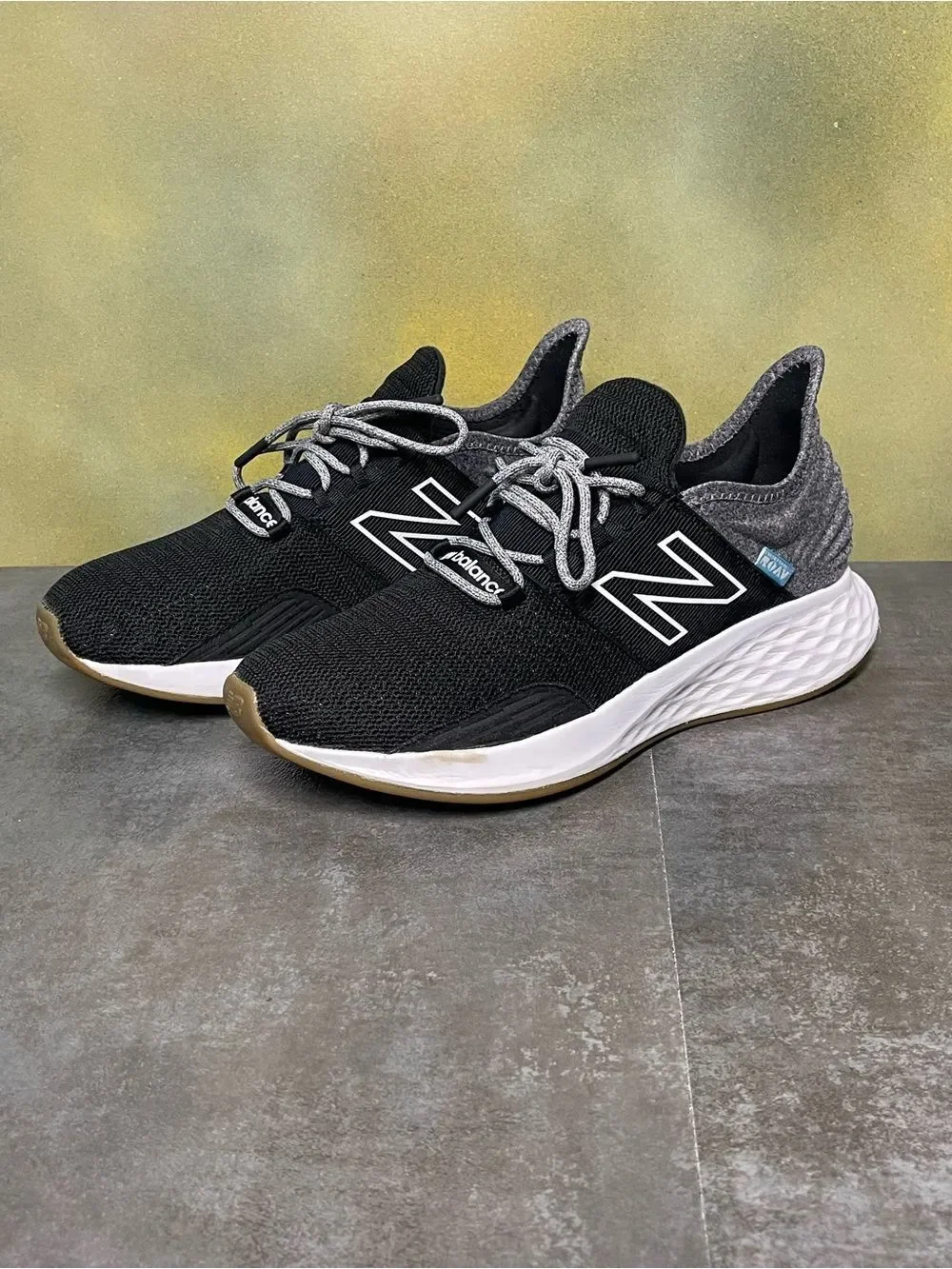 New Balance Women's Fresh Foam Roav T-Shirt Black/Gray Sneakers Size 9.5B
